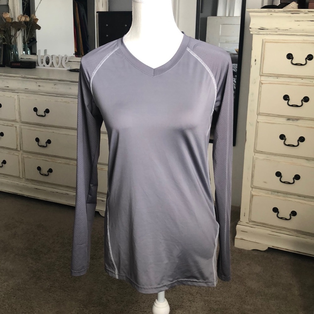Long sleeve moisture management workout top
